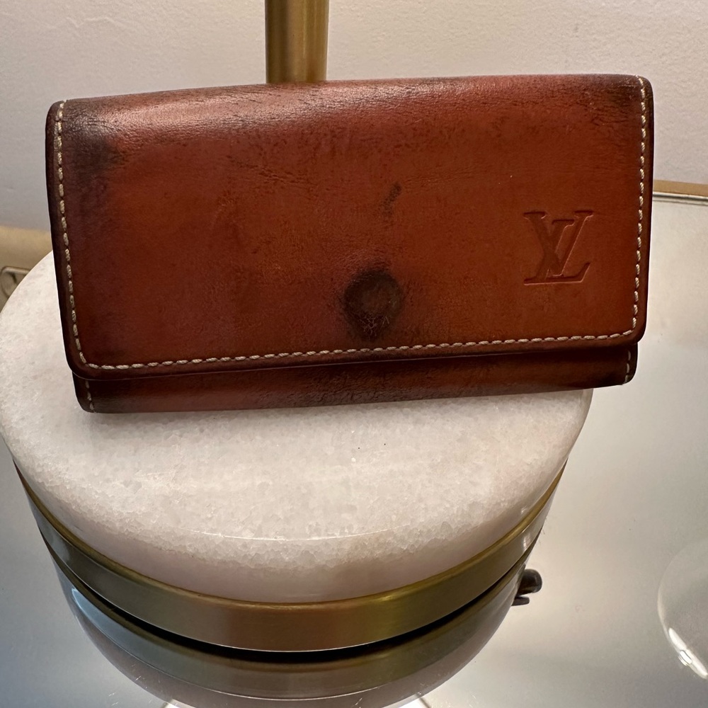 AUTHENTIC LV KEY HOLDER
